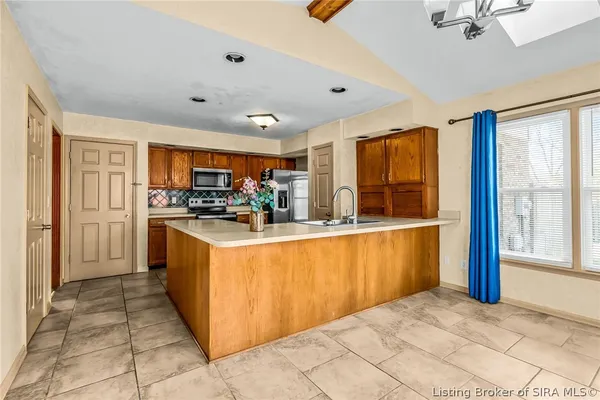 $2,300 | 2201 Glenn Abbey, Jeffersonville, IN 47130