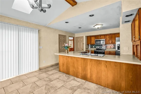 $2,300 | 2201 Glenn Abbey, Jeffersonville, IN 47130