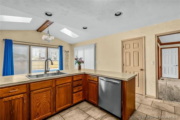 $2,300 | 2201 Glenn Abbey, Jeffersonville, IN 47130