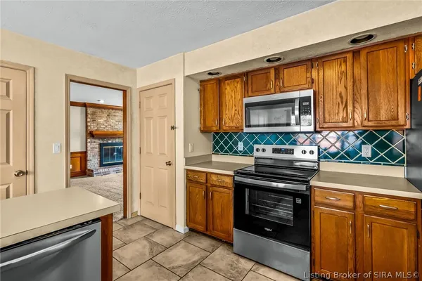 $2,300 | 2201 Glenn Abbey, Jeffersonville, IN 47130