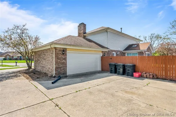 $2,300 | 2201 Glenn Abbey, Jeffersonville, IN 47130