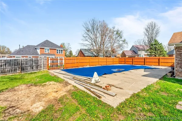 $2,300 | 2201 Glenn Abbey, Jeffersonville, IN 47130