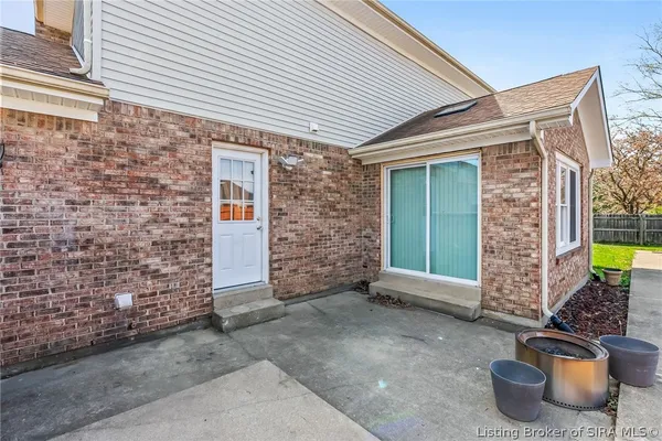 $2,300 | 2201 Glenn Abbey, Jeffersonville, IN 47130