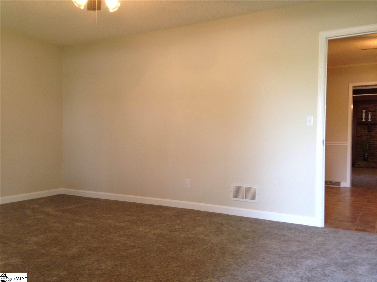 105 Crestview Road Easley, SC 29642 - Photo 5 of 20 Living room from front door