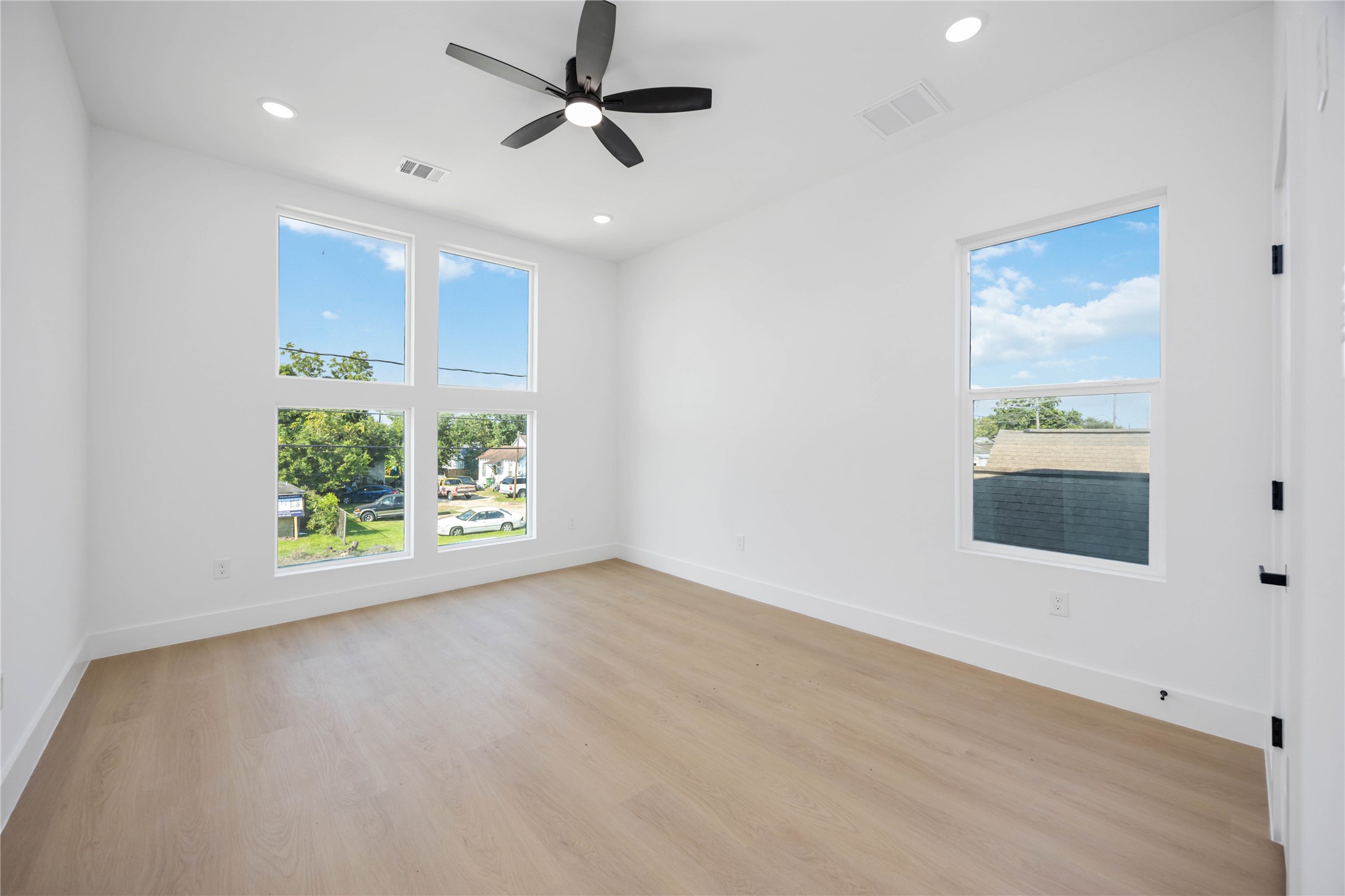 3920 Aledo Street, Unit AB Houston, TX 77051 - Photo 16 of 27 an empty room with windows and closet