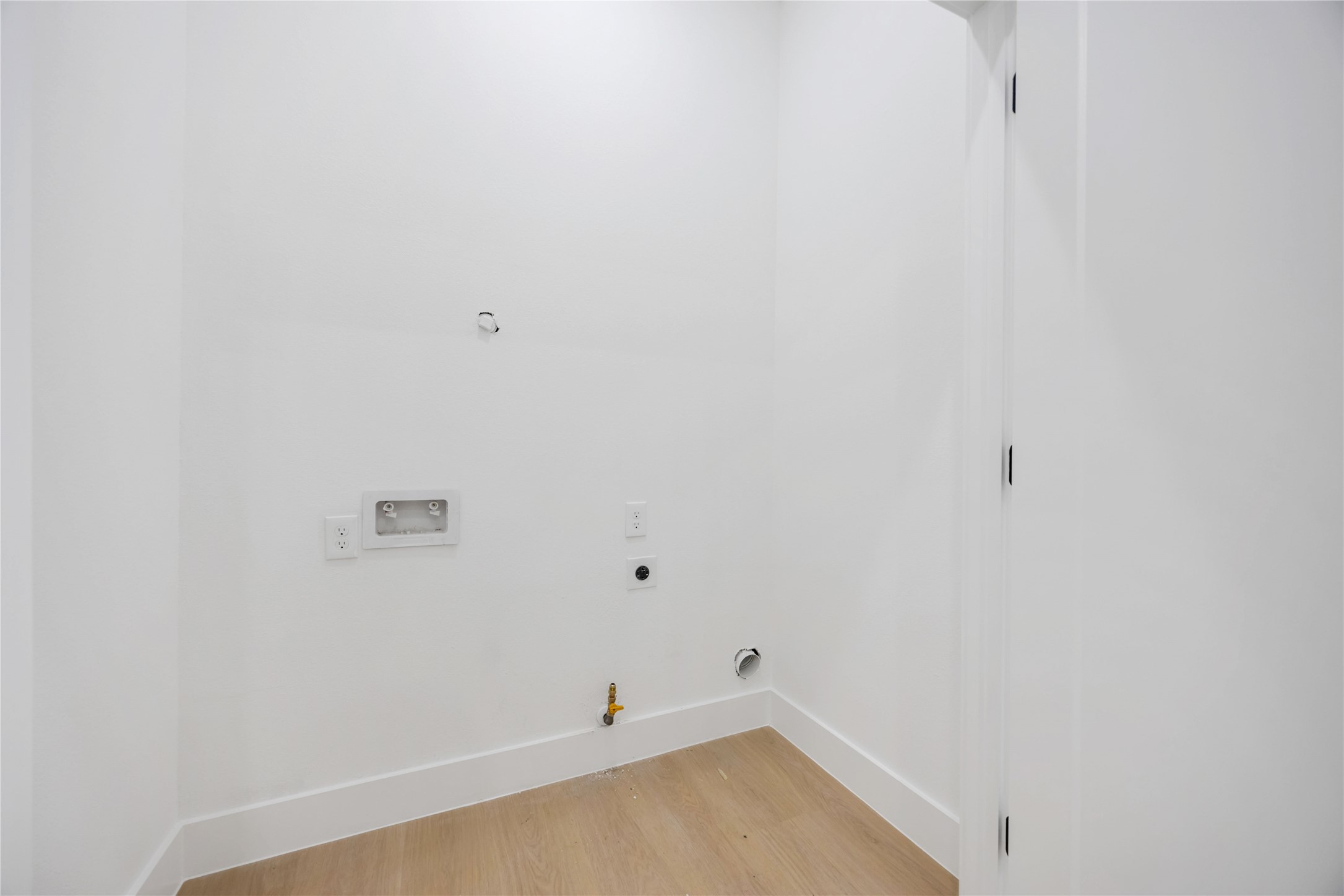 3920 Aledo Street, Unit AB Houston, TX 77051 - Photo 21 of 27 a view of small space