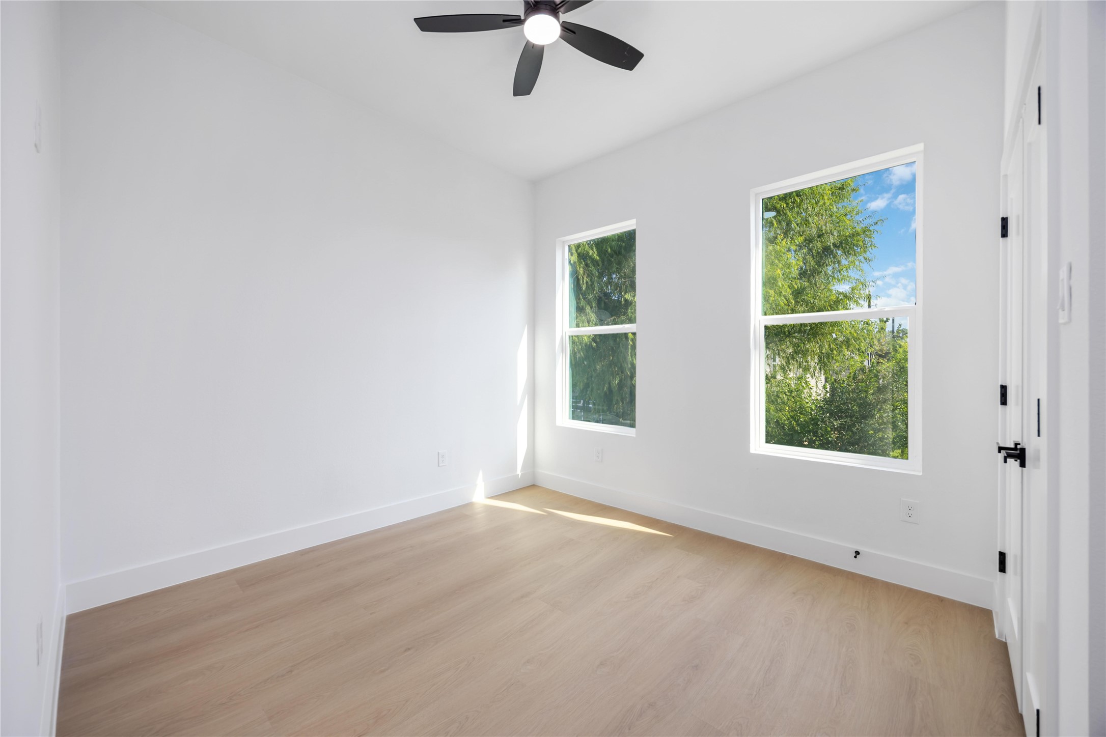 3920 Aledo Street, Unit AB Houston, TX 77051 - Photo 23 of 27 an empty room with windows and ceiling fan view