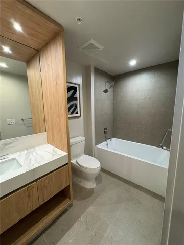 $425,000 | 11 Northeast 6th Street, Unit 2606, Miami, FL 33132