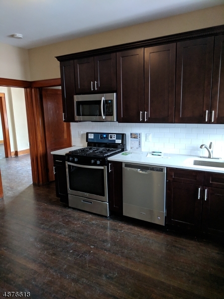 656 Summer Street Elizabeth, NJ 07202 - Photo 2 of 11