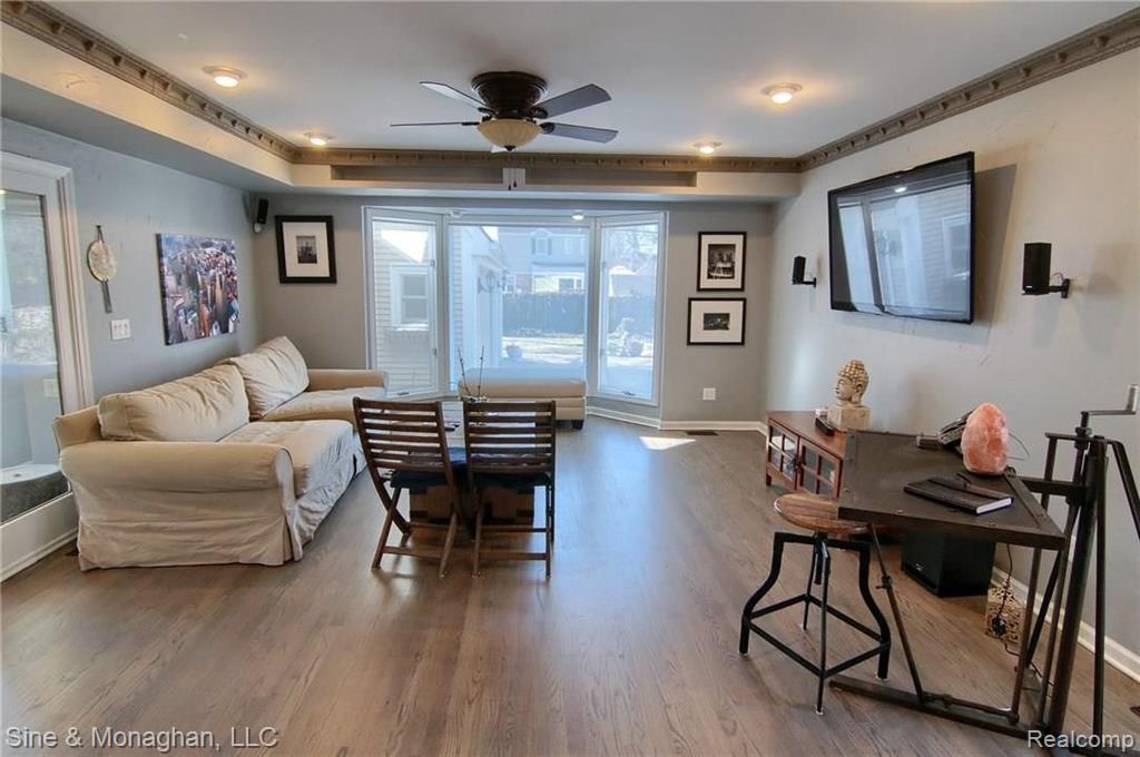 951 Roslyn Road Grosse Pointe Woods, MI 48236 - Photo 5 of 29