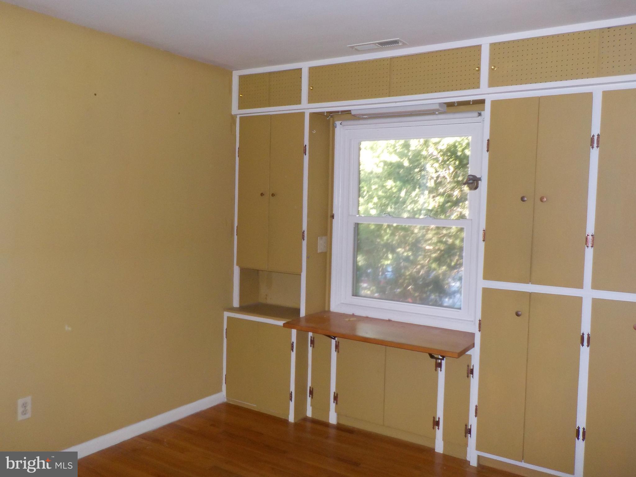 304 Sandy Hill Road Cambridge, MD 21613 - Photo 11 of 22 BR 1 with built in Storage