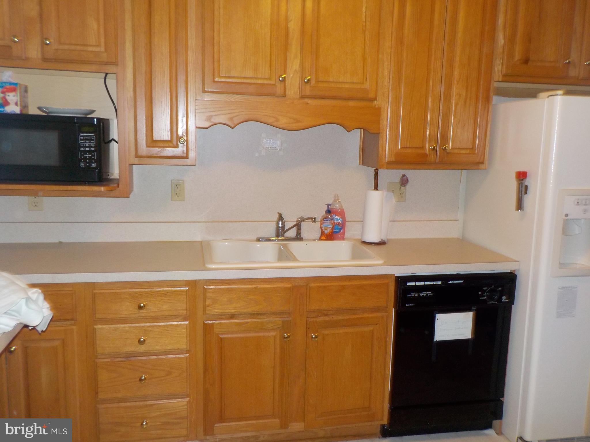 304 Sandy Hill Road Cambridge, MD 21613 - Photo 8 of 22 Abundant Cabinets