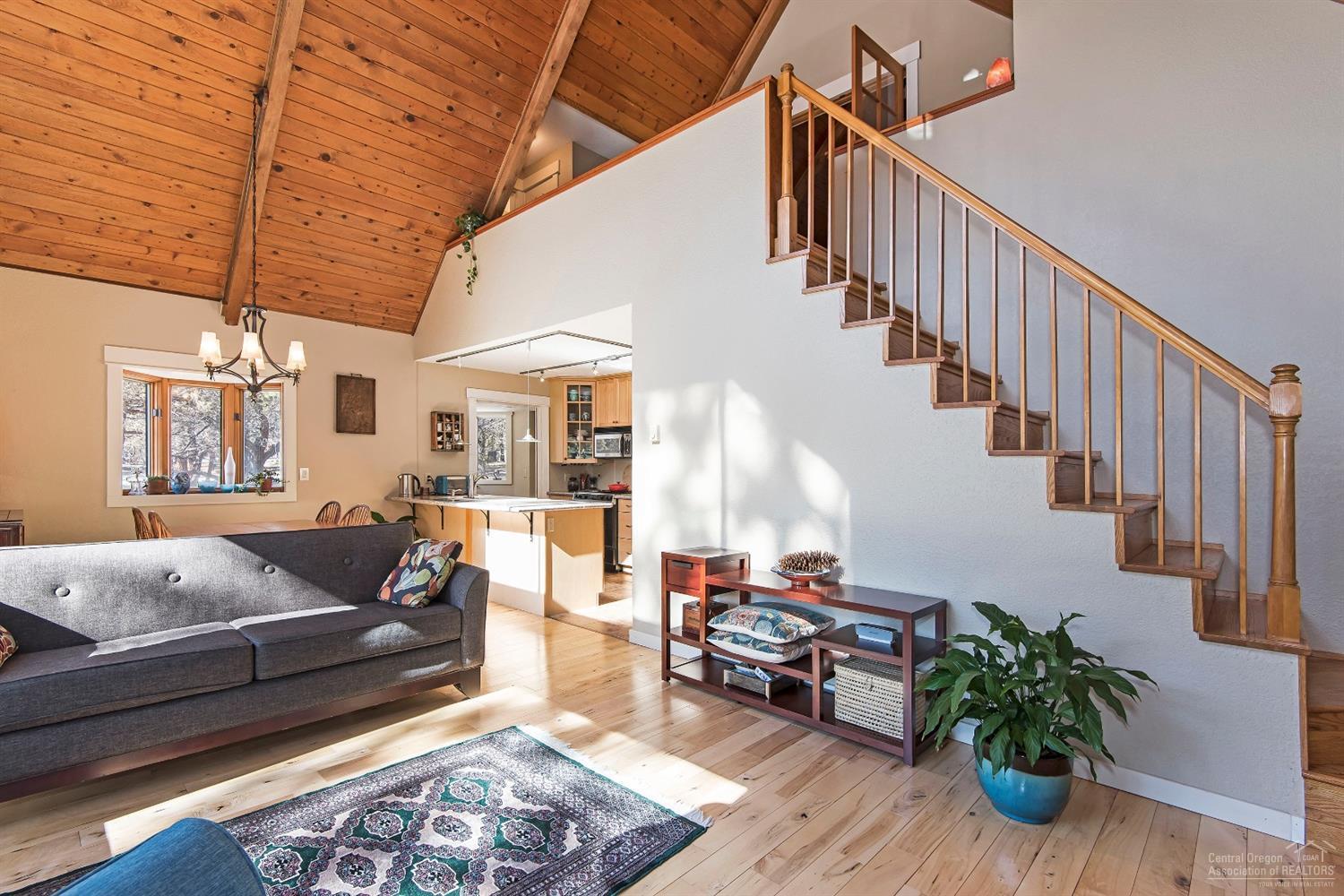 16033 Cattle Drive Road Sisters, OR 97759 - Photo 5 of 22 a living room with furniture and wooden floor