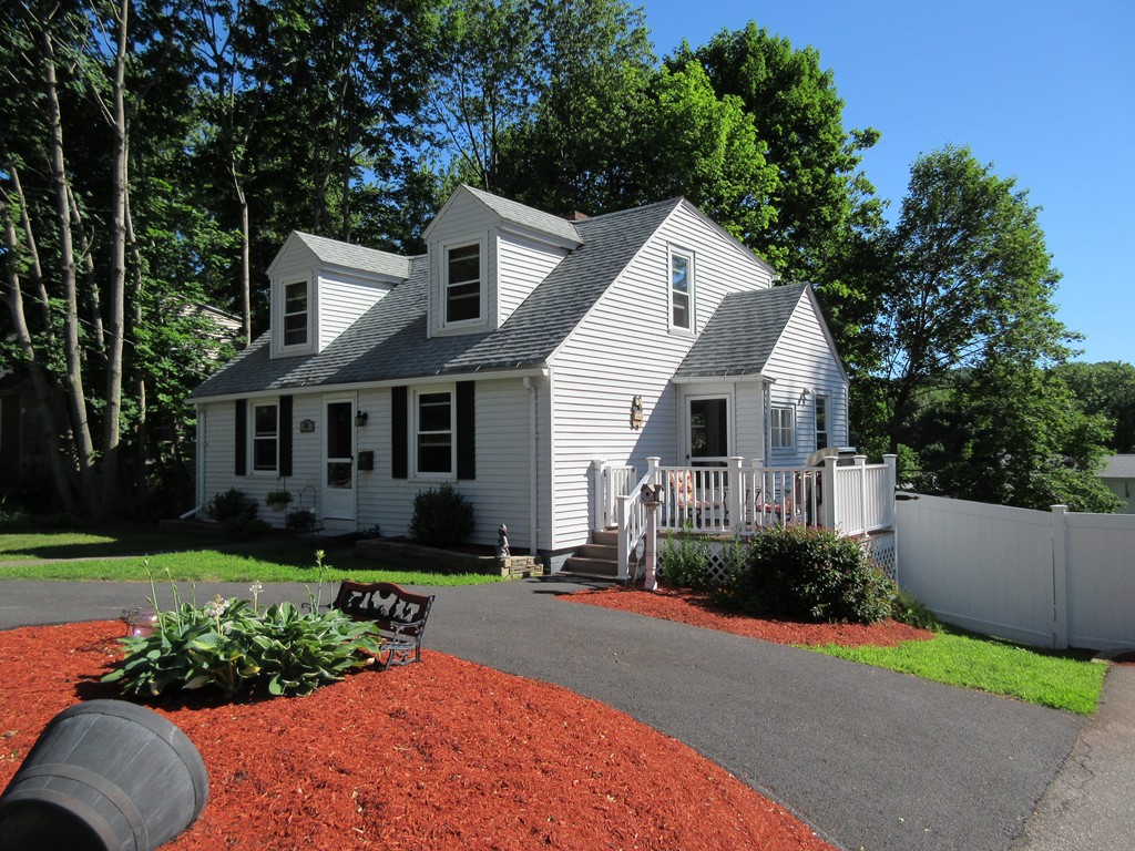 13 Manor Road Auburn, MA 01501 - Photo 2 of 27 Gallery Image 2