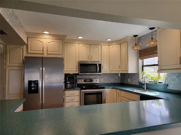 $395,000 | 1 Casa Loma Way, Lakeland, FL 33813