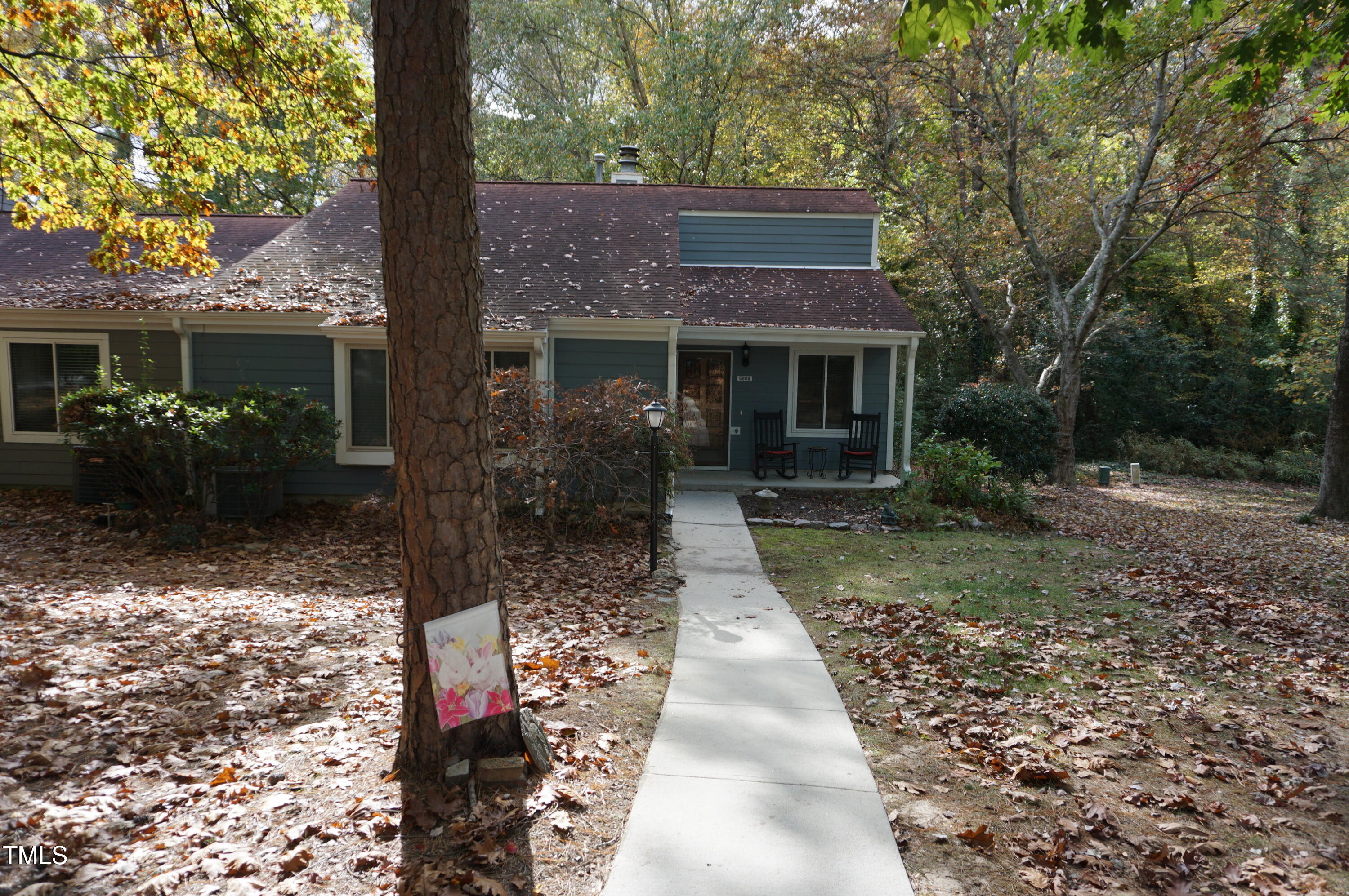 5809 Branchwood Road Raleigh, NC 27609 - Photo 3 of 35 DSC05576