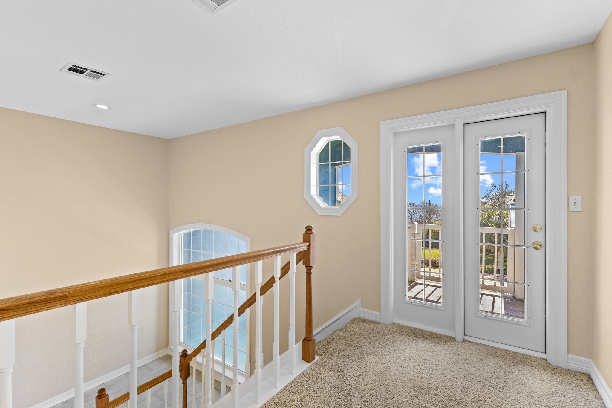 900 Southwind Port Arthur, TX 77640 - Photo 13 of 38 a view of an empty room with glass door