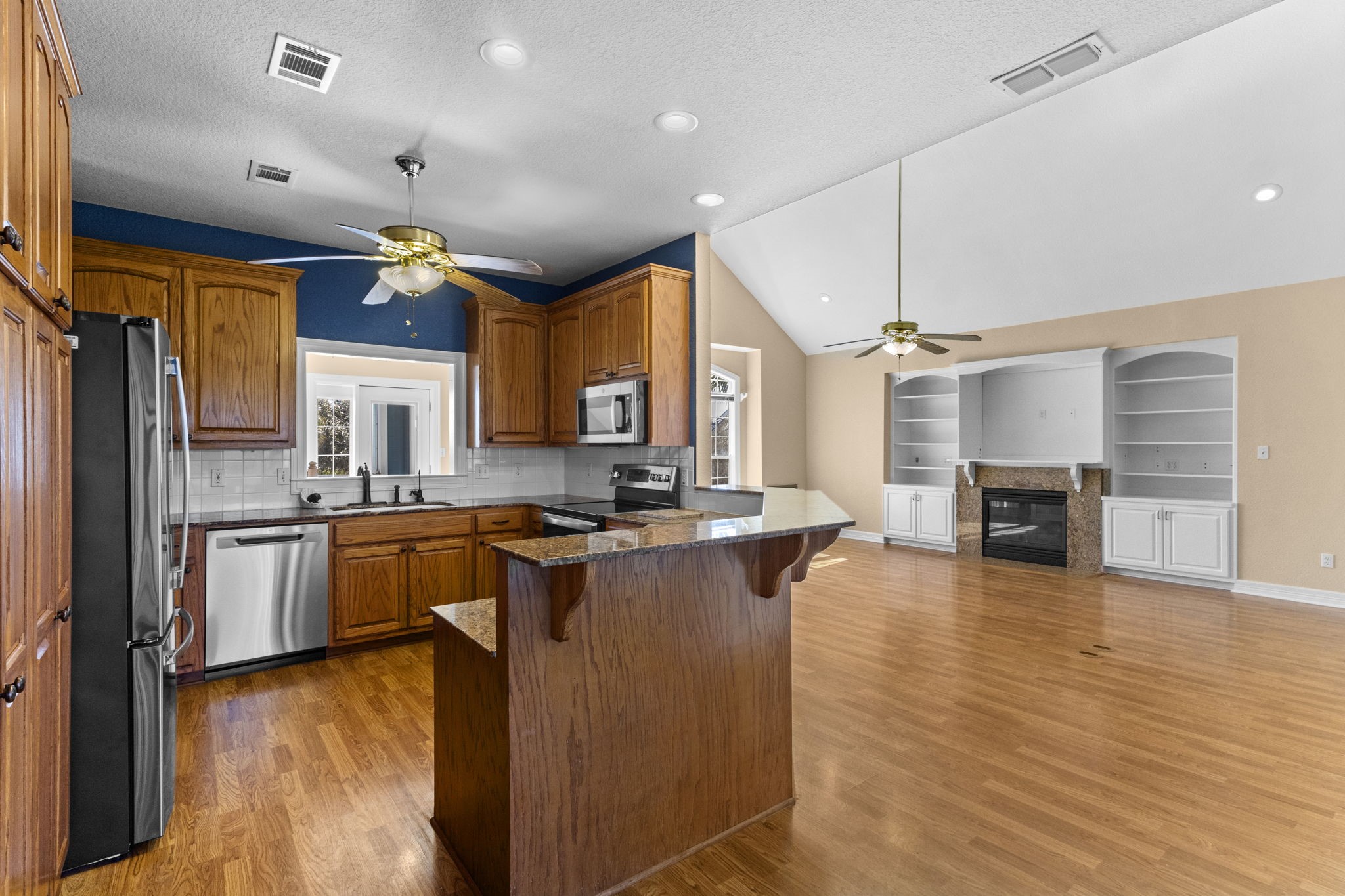 900 Southwind Port Arthur, TX 77640 - Photo 31 of 38 a kitchen with stainless steel appliances kitchen island granite countertop a stove and a refrigerator