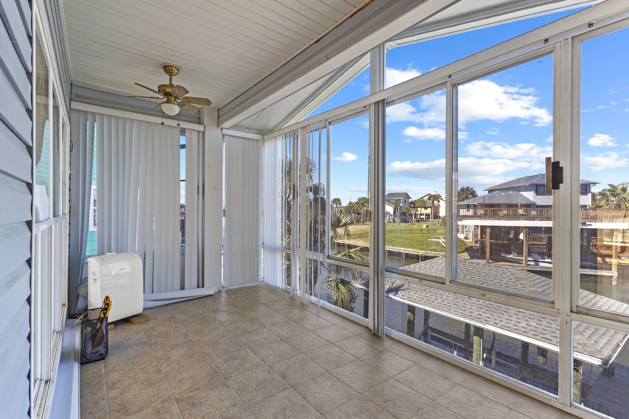 900 Southwind Port Arthur, TX 77640 - Photo 32 of 38 a view of an empty room with a balcony
