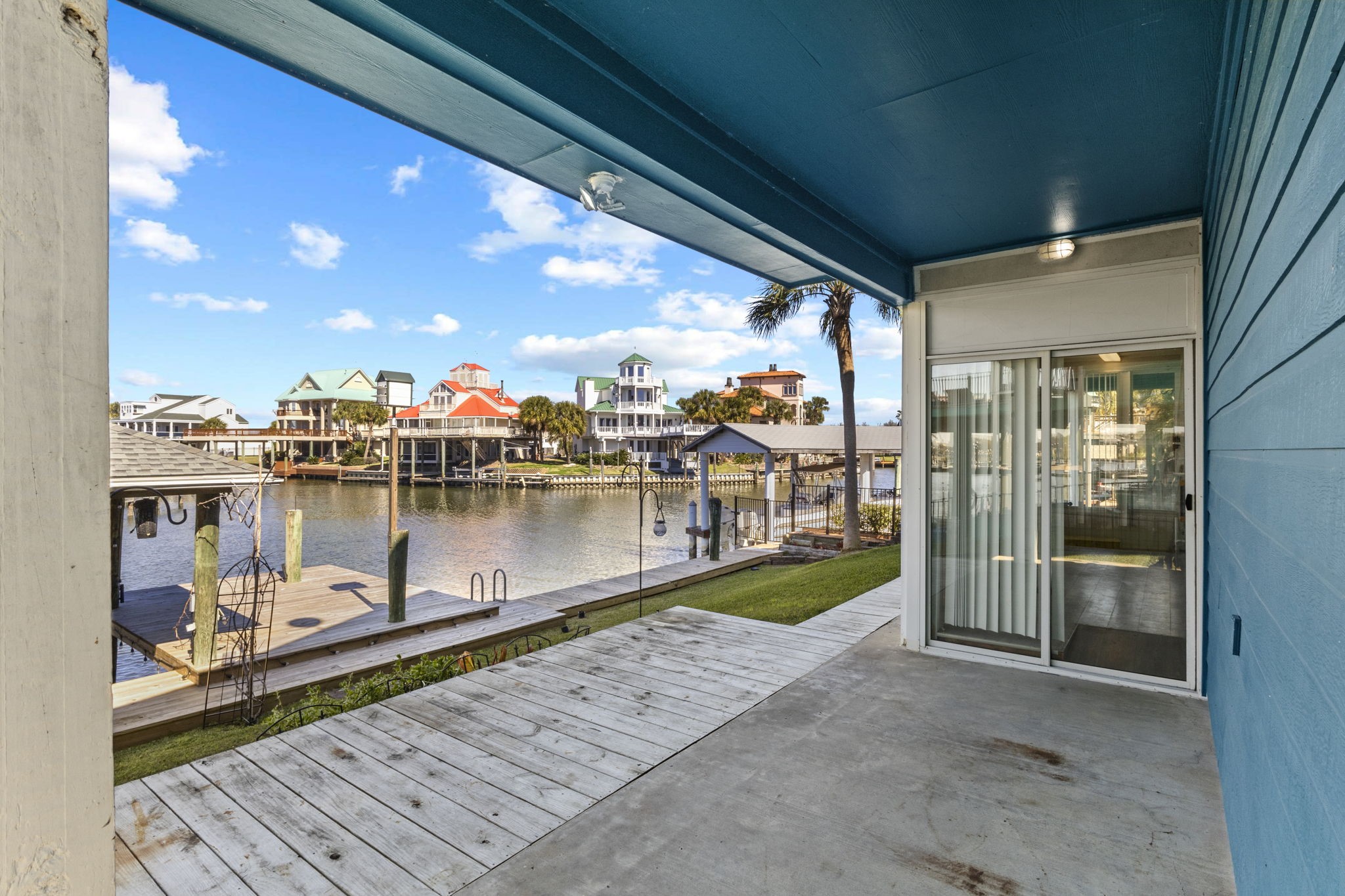 900 Southwind Port Arthur, TX 77640 - Photo 6 of 38 a view of a balcony with lake view