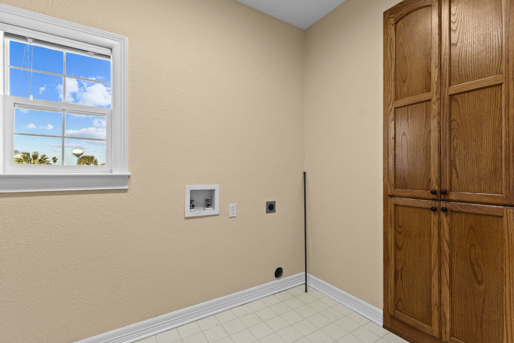 900 Southwind Port Arthur, TX 77640 - Photo 9 of 38 a view of an empty room