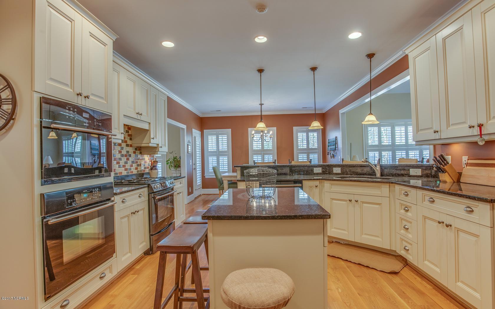 602 Sandfiddler Pointe Road Wilmington, NC 28409 - Photo 8 of 42 kitchen