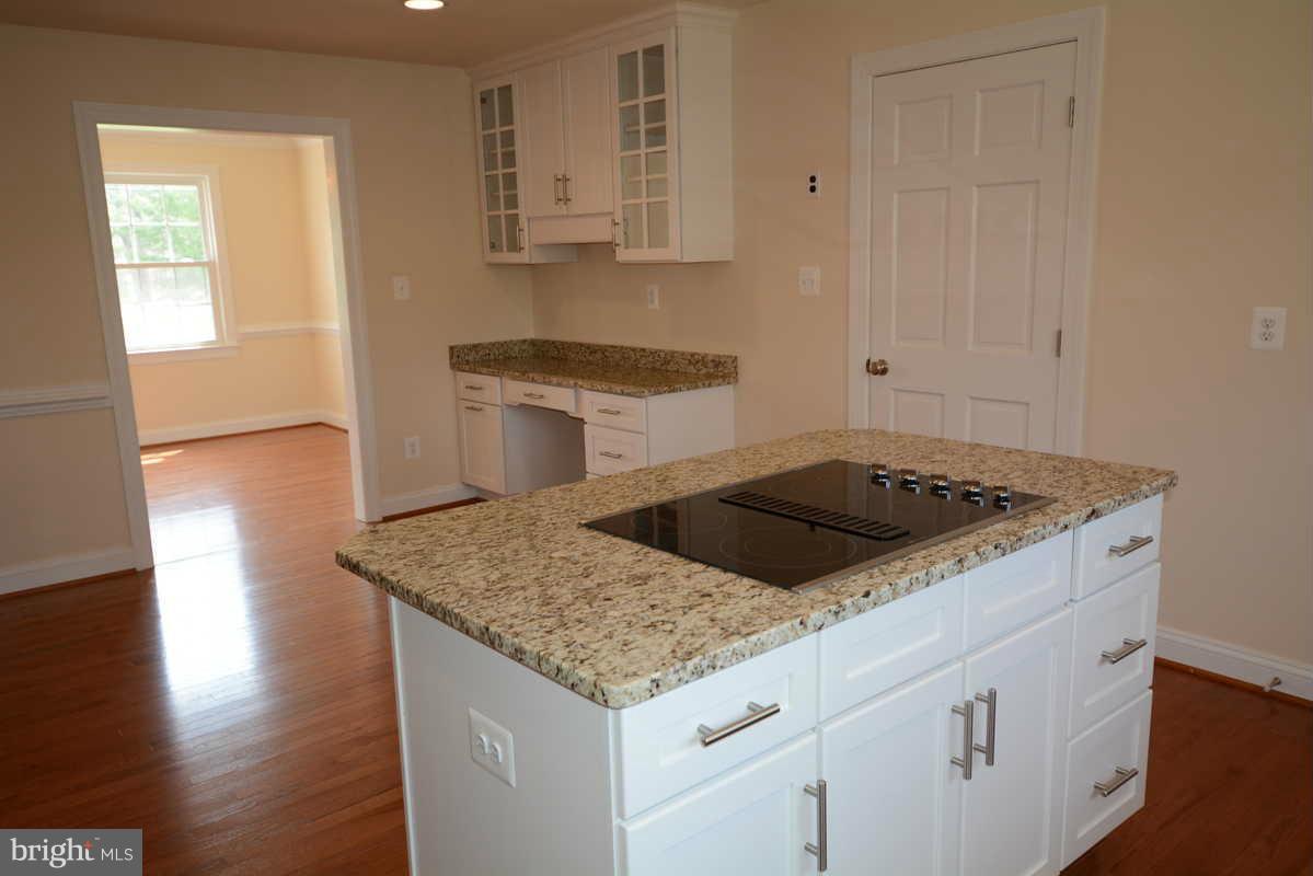 3802 Russell Road Woodbridge, VA 22192 - Photo 7 of 21 Kitchen