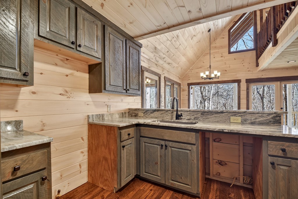 811 Mangum's Trail Blue Ridge, GA 30513 - Photo 5 of 70