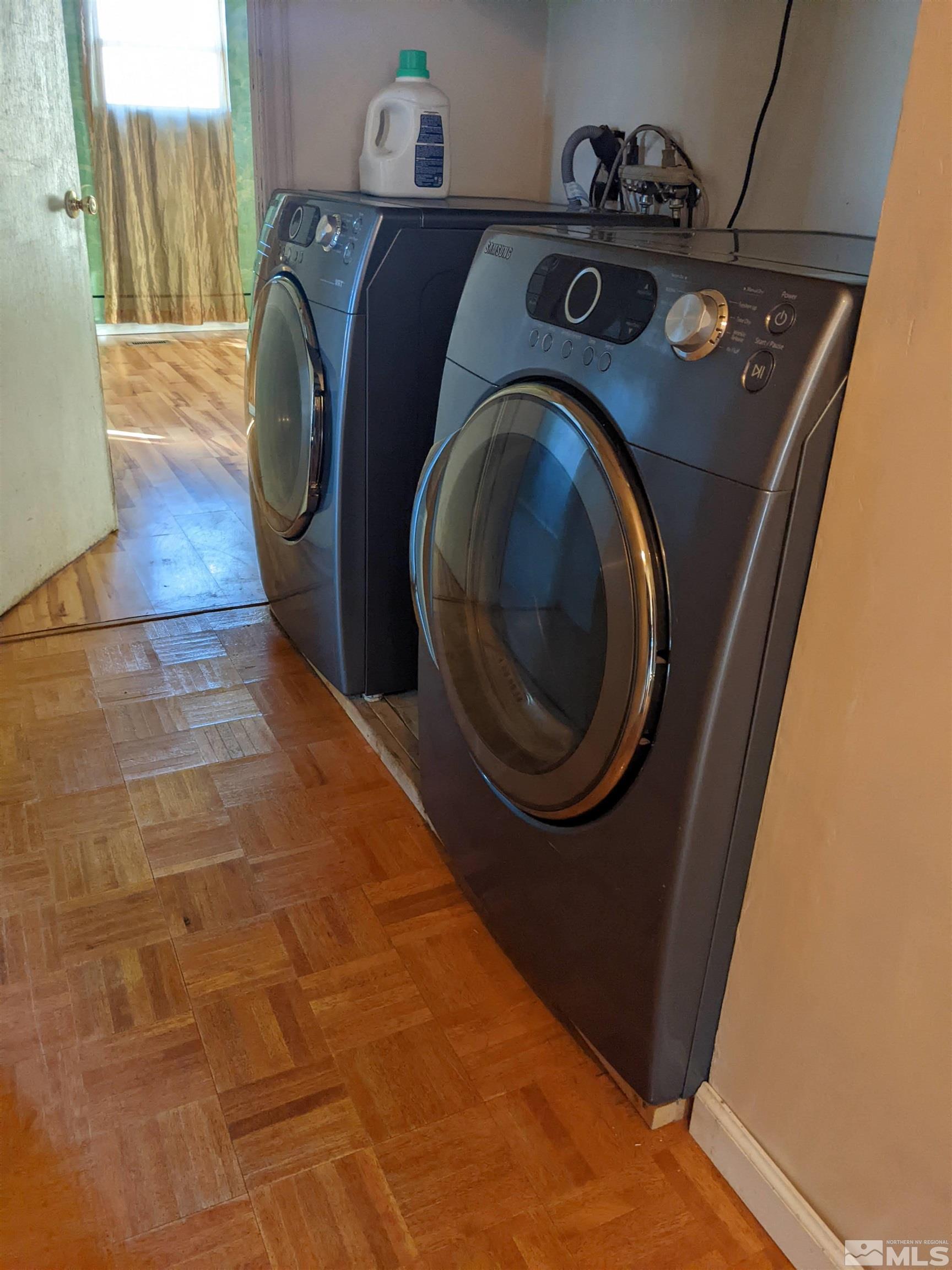 3960 Goldfinch Drive Reno, NV 89508 - Photo 5 of 15 a utility room with dryer and washer