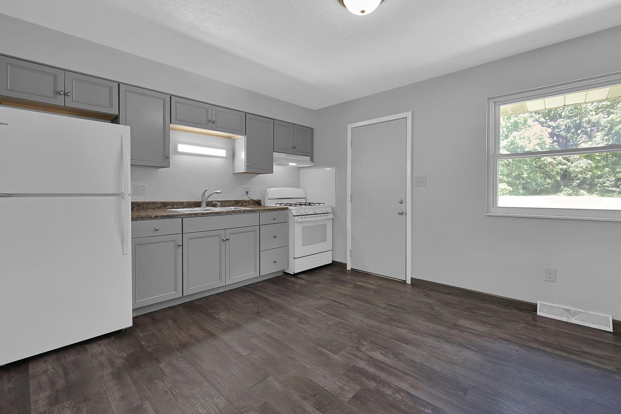 53 Neil Street, Unit 11 Delaware, OH 43015 - Photo 3 of 21 7-web-or-mls-53-neil-st