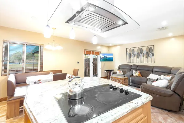 $2,900 | Bonita Golf View, Hialeah, FL 33015
