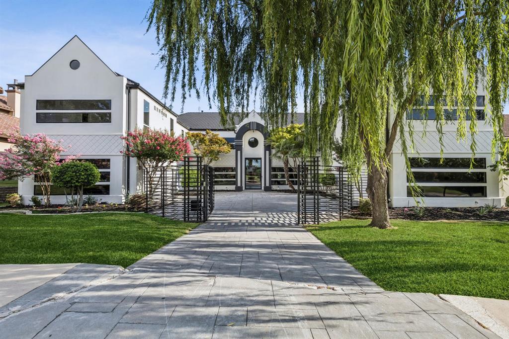 6 Savannah Ridge Frisco, TX 75034 - Photo 2 of 40 a front view of a house with garden