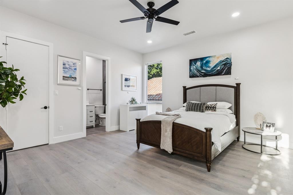 6 Savannah Ridge Frisco, TX 75034 - Photo 27 of 40 a room with a bed and a chandelier