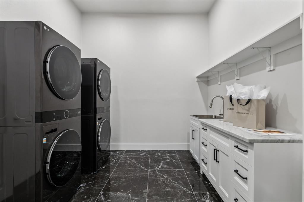 6 Savannah Ridge Frisco, TX 75034 - Photo 37 of 40 a bathroom with a sink and a mirror
