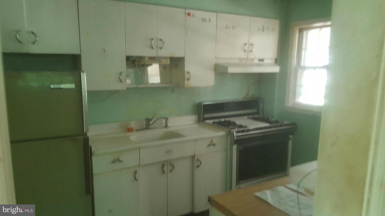 6224 Falkirk Road Baltimore, MD 21239 - Photo 3 of 11 a room with cabinets and washer