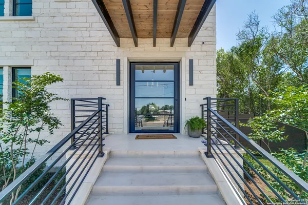 $1,829,000 | 401 Oak Park Drive, Unit B, Boerne, TX 78006