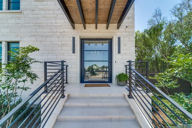 $1,829,000 | 401 Oak Park Drive, Unit B, Boerne, TX 78006