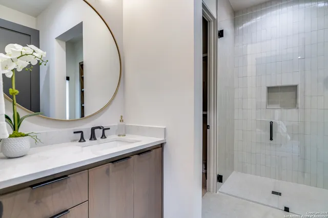 $1,829,000 | 401 Oak Park Drive, Unit B, Boerne, TX 78006