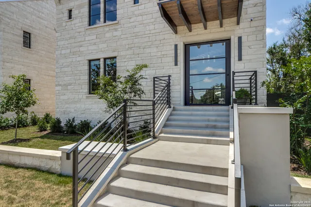 $1,829,000 | 401 Oak Park Drive, Unit B, Boerne, TX 78006