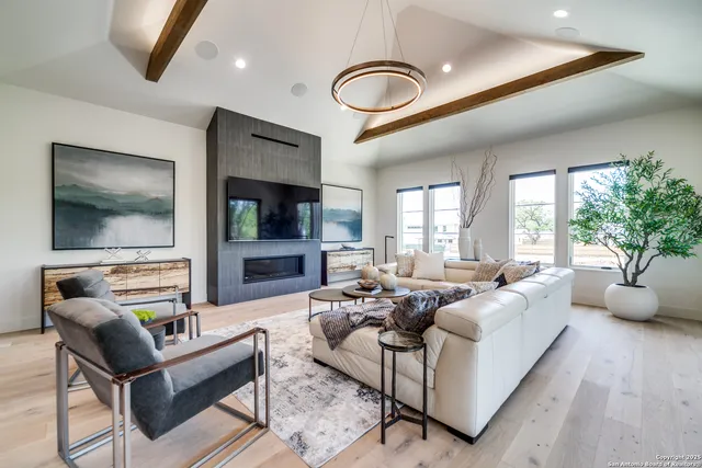 $1,829,000 | 401 Oak Park Drive, Unit B, Boerne, TX 78006