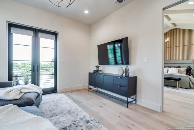 $1,829,000 | 401 Oak Park Drive, Unit B, Boerne, TX 78006