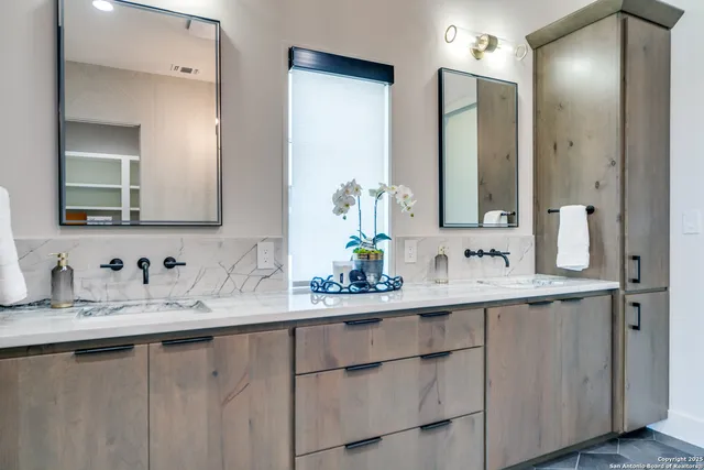 $1,829,000 | 401 Oak Park Drive, Unit B, Boerne, TX 78006