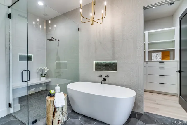 $1,829,000 | 401 Oak Park Drive, Unit B, Boerne, TX 78006