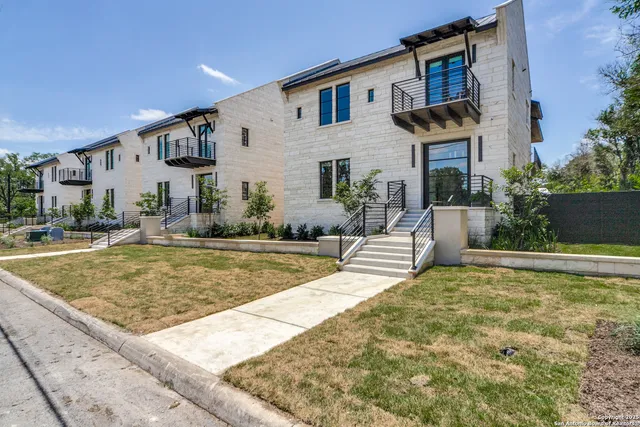 $1,829,000 | 401 Oak Park Drive, Unit B, Boerne, TX 78006