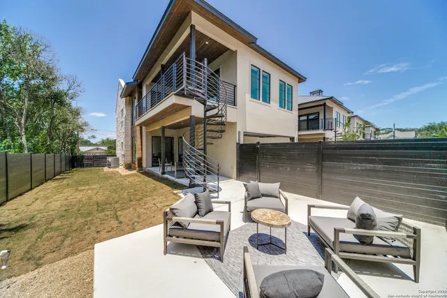 $1,829,000 | 401 Oak Park Drive, Unit B, Boerne, TX 78006