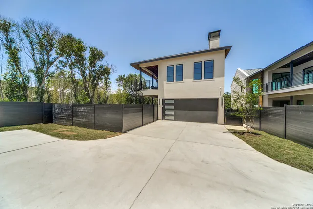 $1,829,000 | 401 Oak Park Drive, Unit B, Boerne, TX 78006