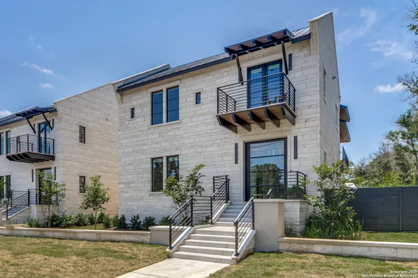 $1,829,000 | 401 Oak Park Drive, Unit B, Boerne, TX 78006