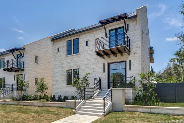 $1,829,000 | 401 Oak Park Drive, Unit B, Boerne, TX 78006