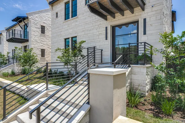 $1,829,000 | 401 Oak Park Drive, Unit B, Boerne, TX 78006