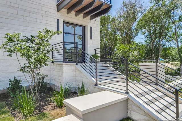 $1,829,000 | 401 Oak Park Drive, Unit B, Boerne, TX 78006